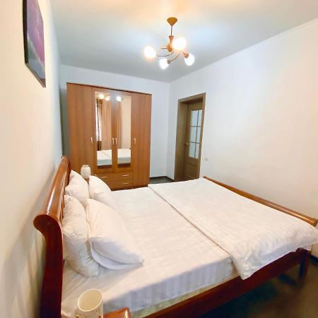 Comfortable Apartment, Samal 2 Almaty Exterior photo